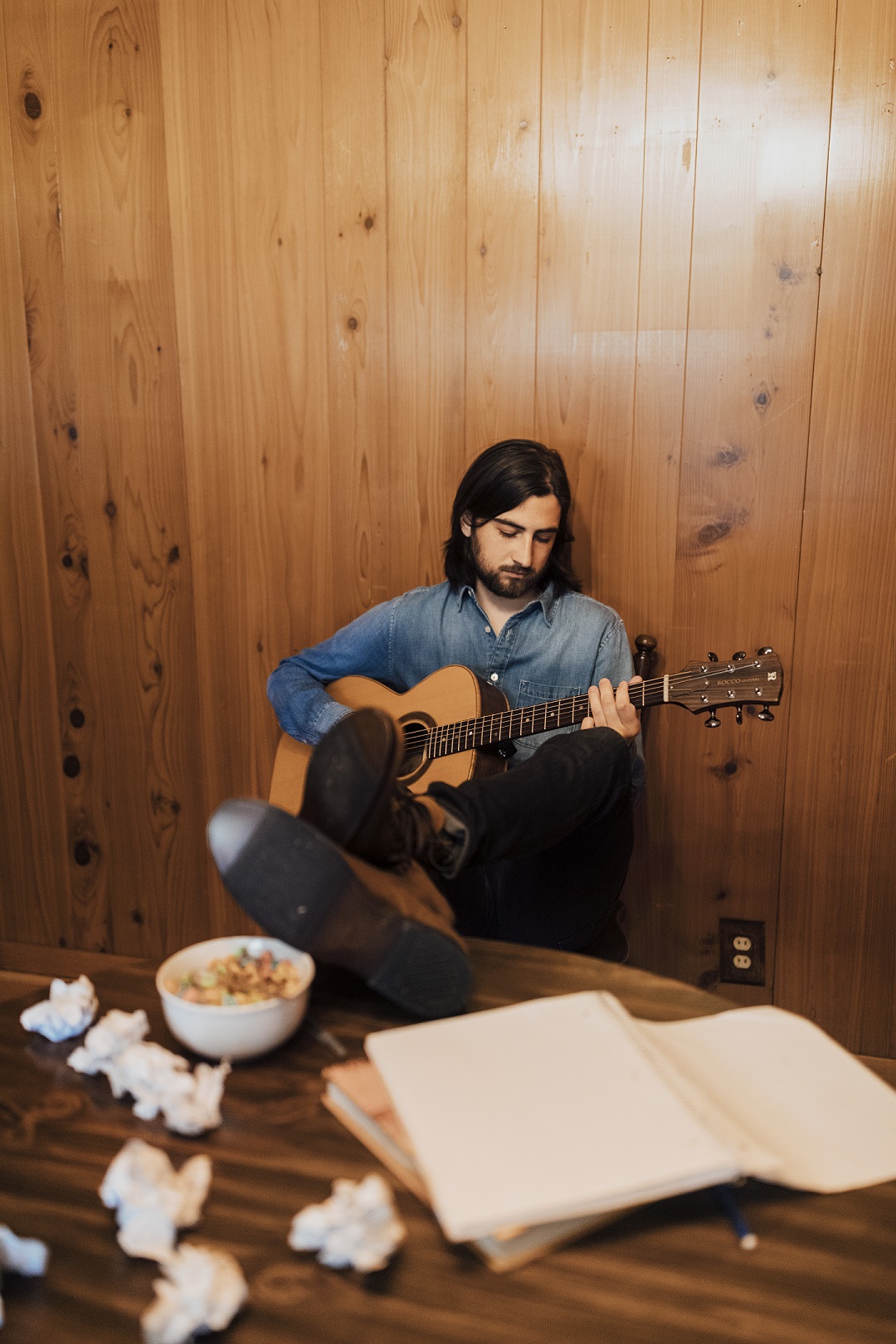 Review: Noah Kahan's Intimate 'Busyhead' Is a Powerfully Moving Debut Album  - Atwood Magazine