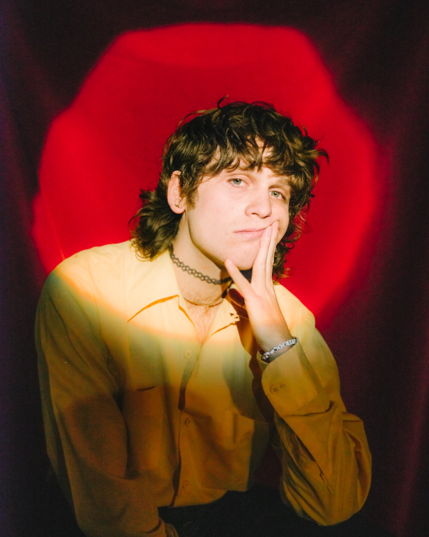 Review: Noah Kahan's Intimate 'Busyhead' Is a Powerfully Moving Debut Album  - Atwood Magazine