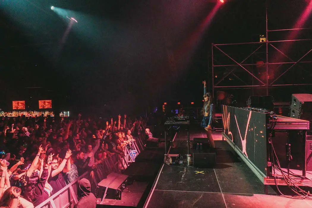 Callie Reiff performs live © Bellamy Brewster