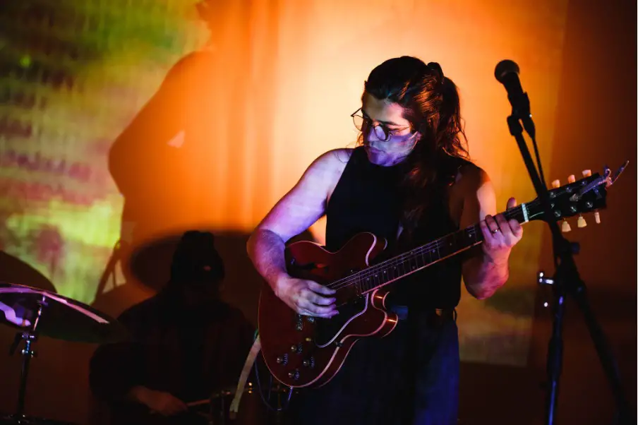 Matt O’Connor playing with Tuxis Giant © Omari Spears